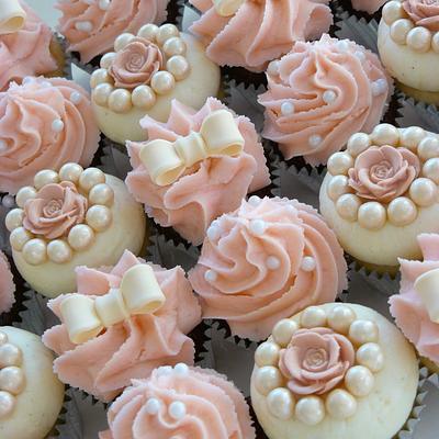 vintage Mini Cupcakes  - Cake by The Cup Cake Taste 