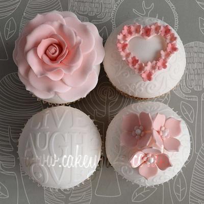 Wedding Cupcakes - Cake by CakeyBake (Kirsty Low)