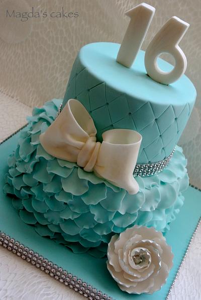 Sweet 16 - Cake by Magda's cakes