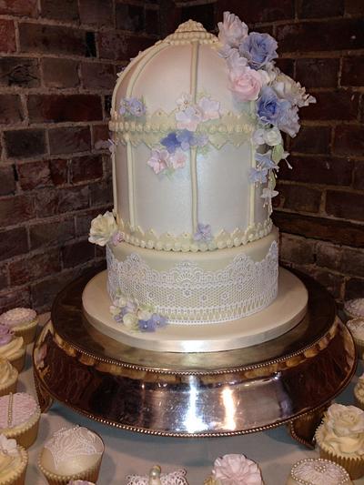 Birdcage for Hollie and Deans Wedding - Cake by Daisychaincupcakes