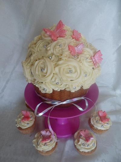 Vanilla Giant Cupcake - Cake by Rebecca Kenny