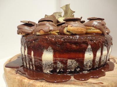 Naked cake with chocolate glaze and profiterole - Cake by Sweet cake Lafuente