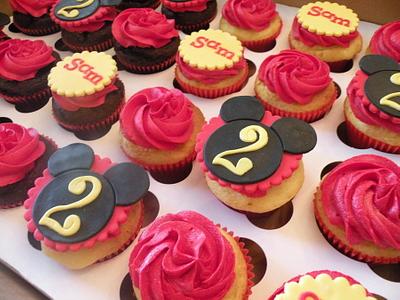 Mickey cupcakes - Cake by Dani Johnson