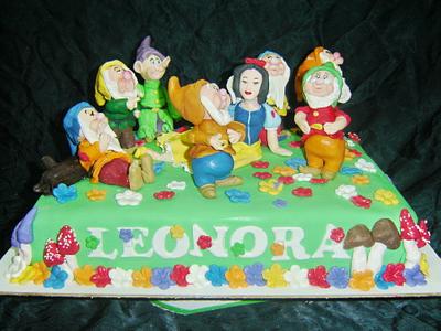 Snowwhite & 7 Dwarfs - Cake by Katarina