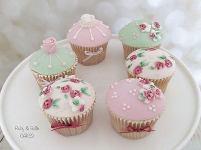 Vintage wedding cupcakes - Cake by Ruby & Belle Cakes