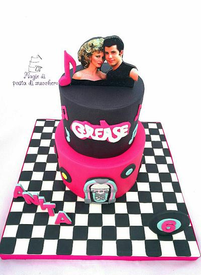 Grease cake - Cake by Mariana Frascella