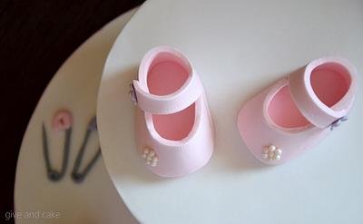 Baby booties cake - Cake by giveandcake