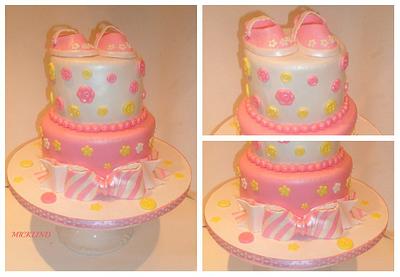 A GIRLIE BABY SHOWER CAKE - Cake by Linda