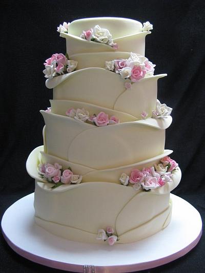 petals of roses - Cake by cindy