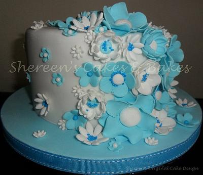 Turquoise & White - Cake by Shereen