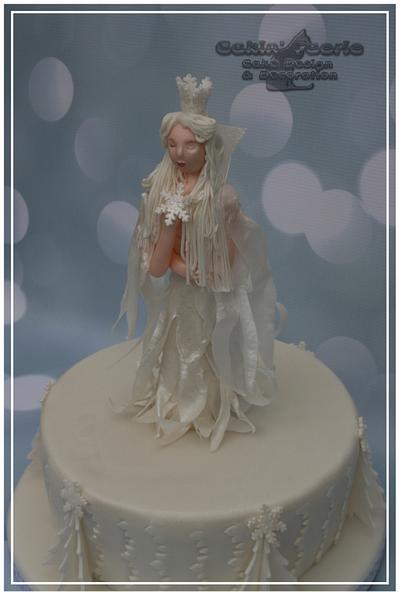 2014 Xmas - The Snow Queen - Cake by Suzanne Readman - Cakin' Faerie