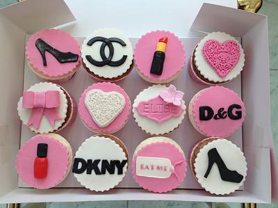 Fashionista cupcakes - Cake by Yvonne Beesley
