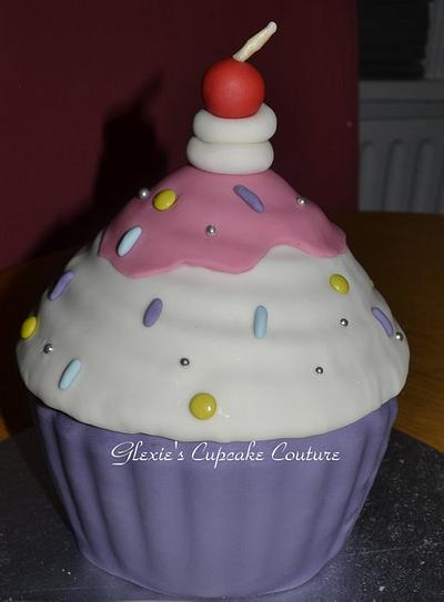 giant cupcake - Cake by glenda