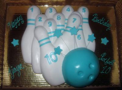 Bowling cake - Cake by Monica Seay