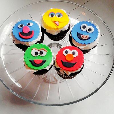 Sesame Street cupcakes - Cake by Jenn Szebeledy  ( Cakeartbyjenn_ )