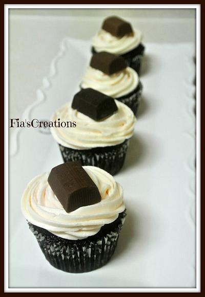Dark Chocolate Hershey's Nugget's Cupcakes - Cake by FiasCreations