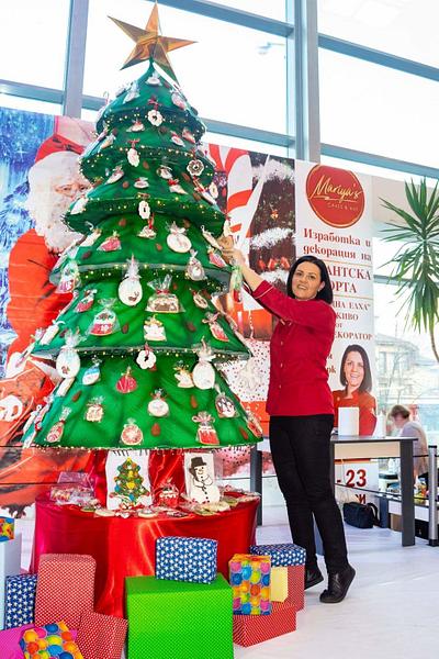 Giant Christmas tree cake - Cake by Mariya's Cakes & Art - Chef Mariya Ozturk