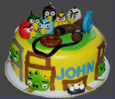 angry birds cake - Cake by SweetFavorsByPerlita