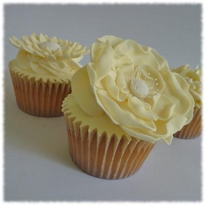 Lovely Lemon Cupcakes - Cake by Helen Geraghty