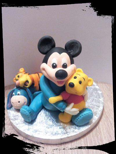 Baby Mickey with pooh stuffed animals - Cake by Petra