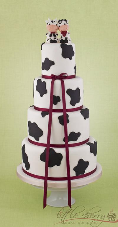 Cow Wedding Cake - Cake by Little Cherry