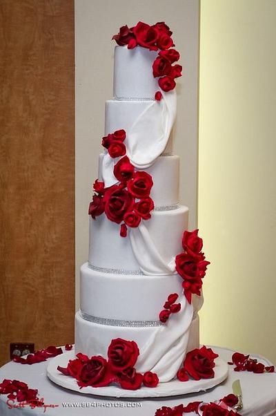 Red roses - Cake by Louisa Massignani