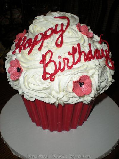 Giant Birthday Cupcake - Cake by Mary Kruithof