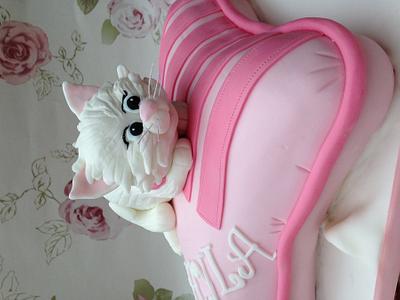 Kitten on Pillow (Inspired by Debbie Brown) - Cake by Lesley Southam