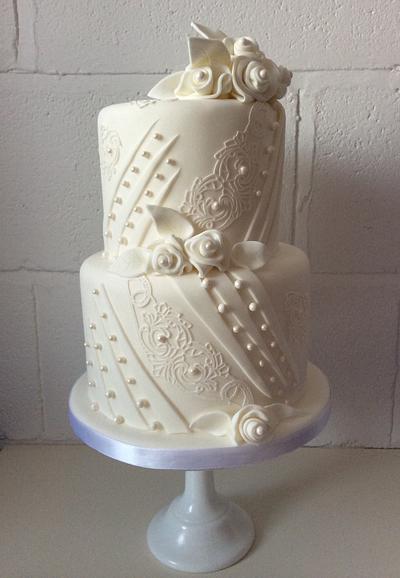 Lace and pearls - Cake by Judy