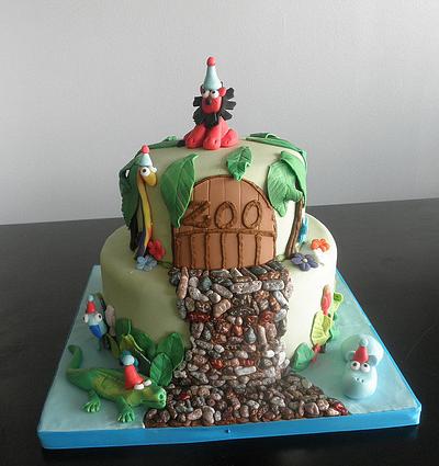 Zoo Cake with a Red Lion - Cake by Robin Shiels