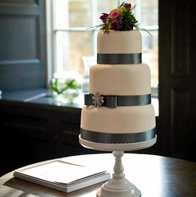 Classic Wedding Cake - Cake by Julie