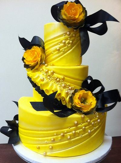 Golden yellow - Cake by HottCakez of Las Vegas