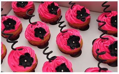 Hot pink and black cupcakes - Cake by Spring Bloom Cakes