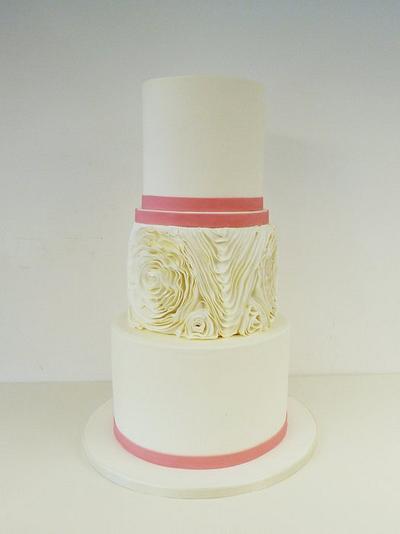 Wedding Cake - rufles - Cake by Margarida Abecassis