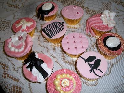 Vintage Chic Cupcakes - Cake by Sarah