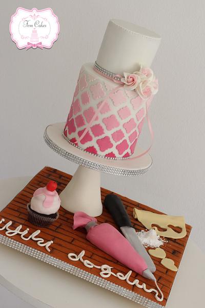 Cake Designer - Cake by Fem Cakes
