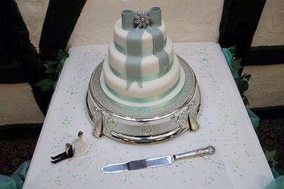 Bow wedding cake - Cake by Danielle's Delights