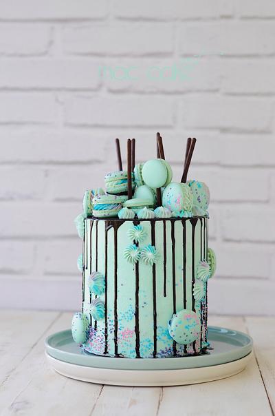 Drip Cake turquesa  - Cake by Mac Cake Art