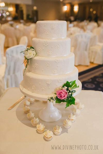 Elegant Ivory wedding cake - Cake by Emma Stewart