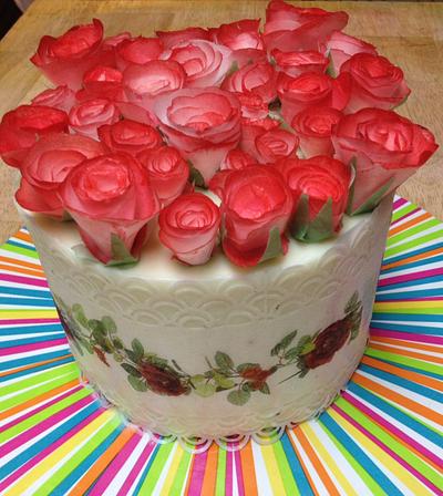 wafer paper roses and edge - Cake by arkansasaussie