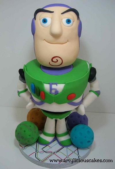 Mr.Buzz - Cake by iriene wang