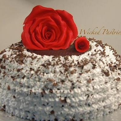 Red Rose  - Cake by Latisha