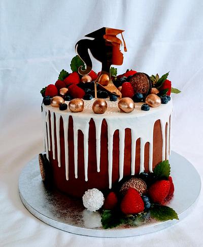 Graduation drip cake - Cake by alenascakes