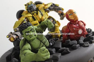 Super heroes figures. Bumblebee, ironman and the hulk - Cake by Zoe's Fancy Cakes