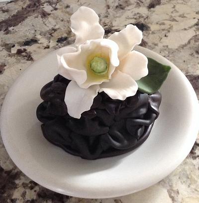 Magnolia - Cake by June ("Clarky's Cakes")