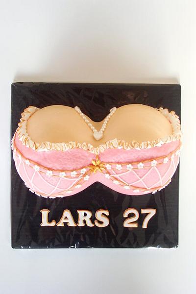 Bra cake - Cake by verjaardagstaartenbestellen.nl by Linda