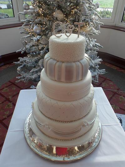 Winter wedding - Cake by The Vintage Baker