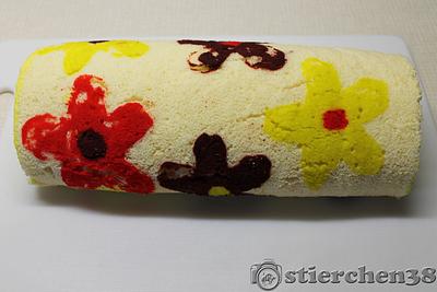 Biskuitrolle Blumen - Cake by stierchen38