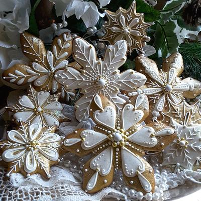Golden snowflakes - Cake by Teri Pringle Wood