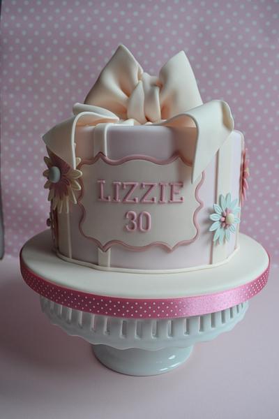 Vintage style 30th Birthday - Cake by AMAE - The Cake Boutique